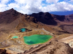 NEW ZEALAND: View from the Tongariro Alpine Crossing over the Emerald Lakes. How is this country even real?!