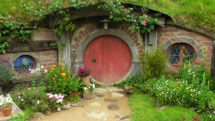 NEW ZEALAND: Hobbiton house on the set of the movie. Perfect size for us two midgets.